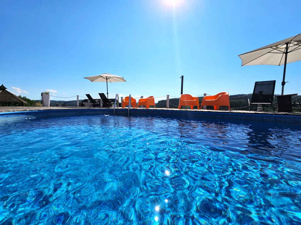 apartamenty z basenem domki z basenem bieszczady nad Solina 